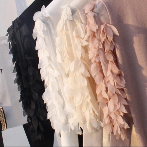 New! Gorgeous Feminine Petal Sleeve Ruffle Sweater - Picture 6 of 8